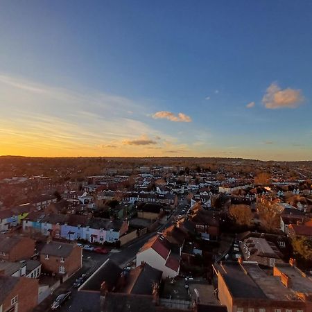 Luxury Apartment With Stunning Views On 10Th Floor Edgware Eksteriør billede