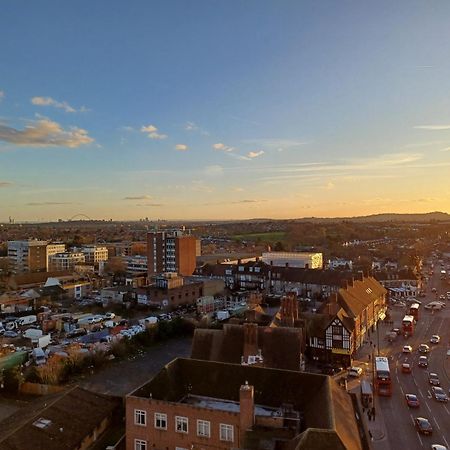 Luxury Apartment With Stunning Views On 10Th Floor Edgware Eksteriør billede
