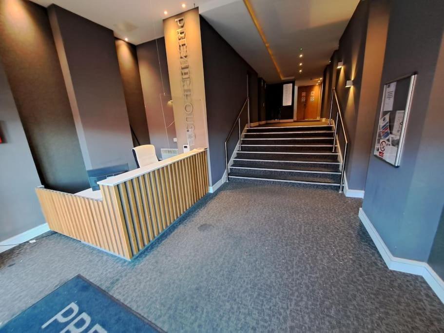 Luxury Apartment With Stunning Views On 10Th Floor Edgware Eksteriør billede