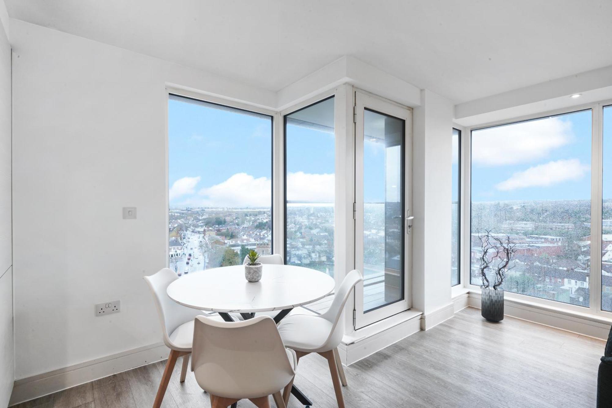 Luxury Apartment With Stunning Views On 10Th Floor Edgware Eksteriør billede
