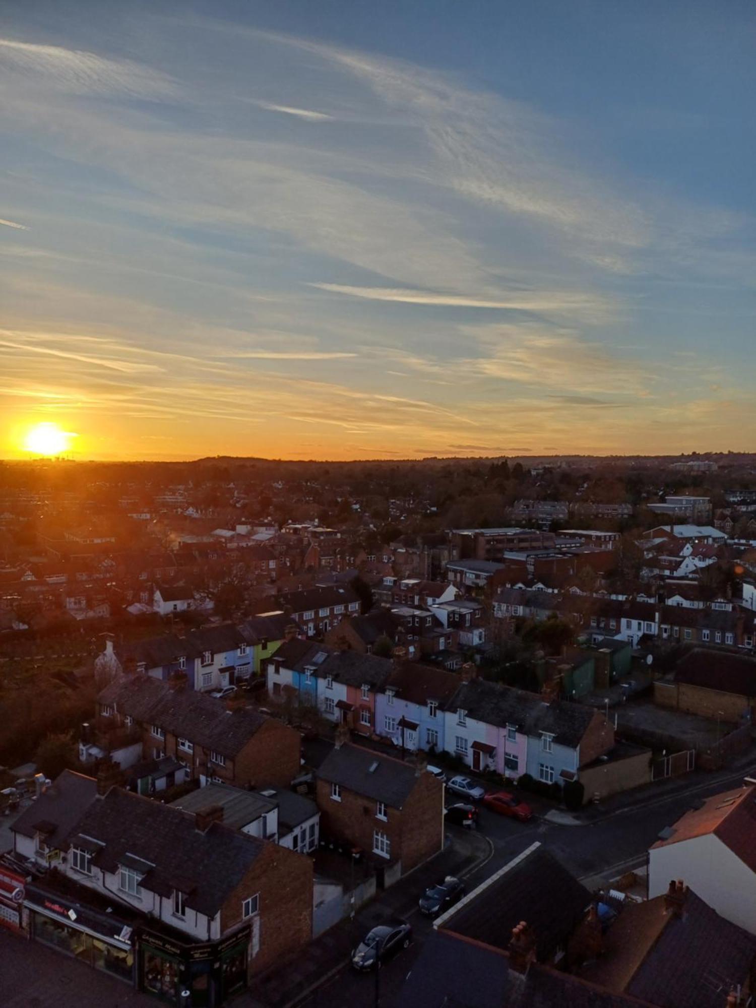 Luxury Apartment With Stunning Views On 10Th Floor Edgware Eksteriør billede