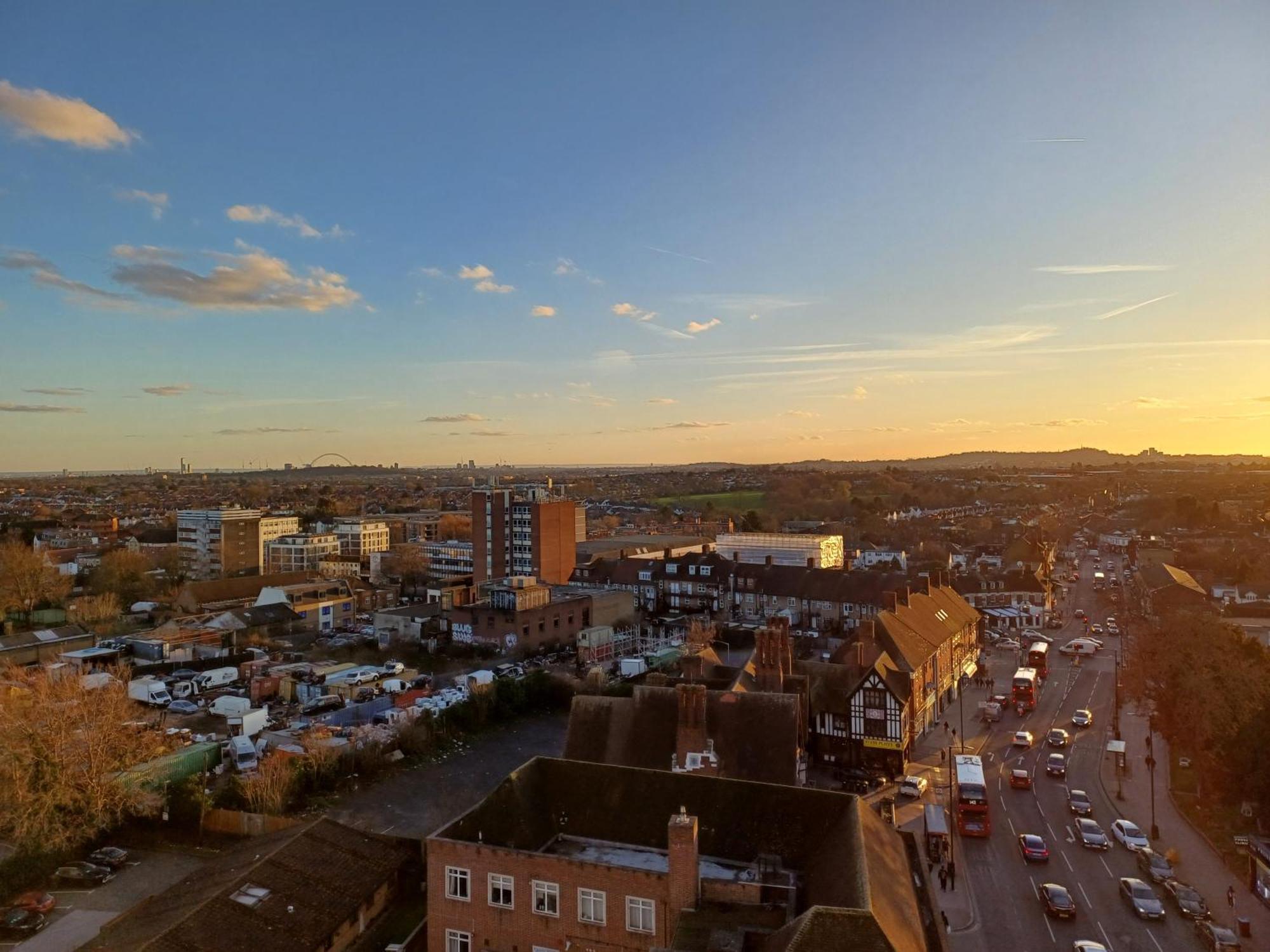 Luxury Apartment With Stunning Views On 10Th Floor Edgware Eksteriør billede